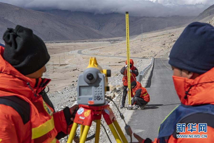 （新華全媒頭條·圖文互動）（10）往更高處長、往長春北京方向移動——來自海拔8848.86米的報告