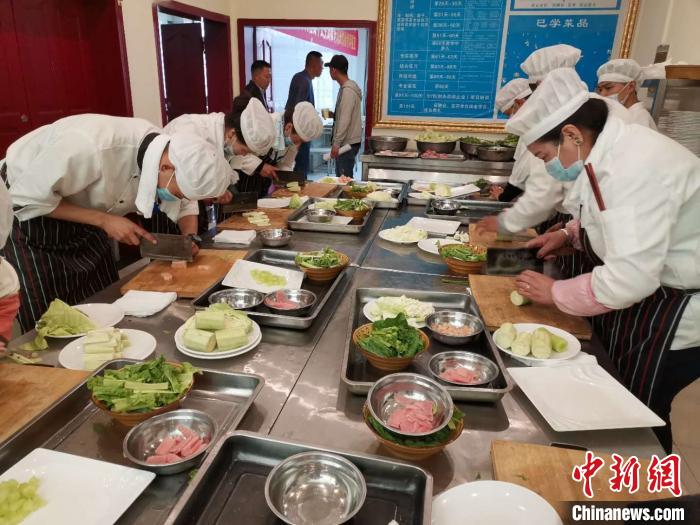 拉薩聚焦高校畢業(yè)生、農(nóng)牧民就業(yè)任務(wù)指標(biāo)均超額完成