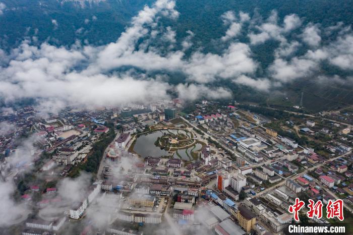 圖為墨脫縣城。　何蓬磊 攝