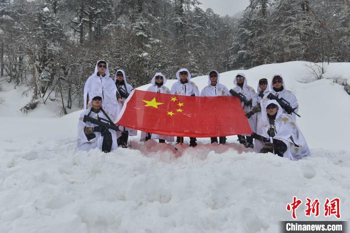 圖為主權(quán)宣誓?！铎o 攝