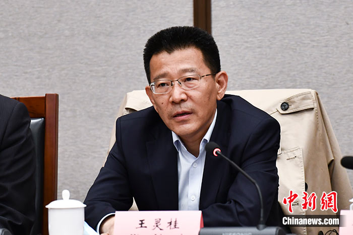 5月16日，由中國社會(huì)科學(xué)院西藏智庫、中國社會(huì)科學(xué)院民族學(xué)與人類學(xué)研究所主辦的第五屆西藏智庫國際論壇在北京舉行。中國社會(huì)科學(xué)院副院長王靈桂在致辭中表示，今年是西藏和平解放70周年，西藏人民團(tuán)結(jié)奮斗，把貧窮落后的舊西藏建設(shè)成經(jīng)濟(jì)發(fā)展、文化繁榮、社會(huì)進(jìn)步、環(huán)境良好、生活幸福的社會(huì)主義新西藏，西藏歷史上第一次徹底消滅了絕對(duì)貧困，同全國人民一起，西藏各族人民已經(jīng)走進(jìn)全面建成小康社會(huì)的新時(shí)代，進(jìn)入歷史發(fā)展的新坐標(biāo)。 <a target='_blank' ><p  align=