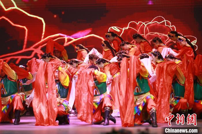 圖為農(nóng)行西藏分行演出現(xiàn)場?！∞r(nóng)行西藏分行 供圖