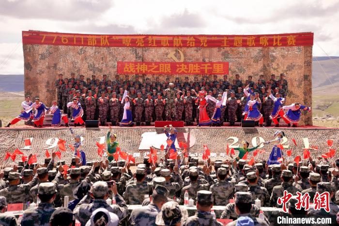 圖為主題歌詠比賽活動(dòng)現(xiàn)場?！●R成鎖 　攝