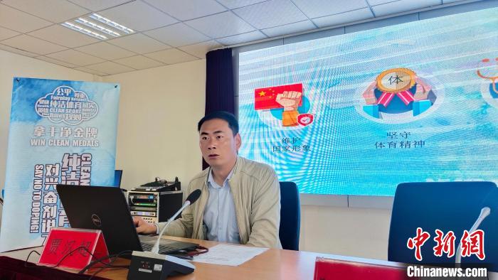 西藏自治區(qū)體育科學研究所助理研究員、國家級純潔體育教育講師賈漢超講座?！∝暽＠?攝