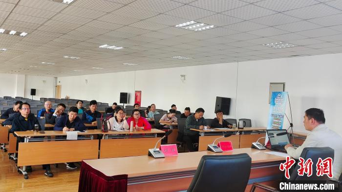 圖為培訓會現(xiàn)場?！∝暽＠?攝