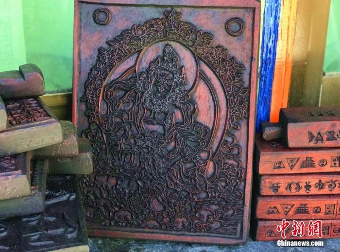 圖為普松雕刻技藝傳承人嘎瑪曲扎創(chuàng)作的雕刻作品。 <a target='_blank' ><p  align=