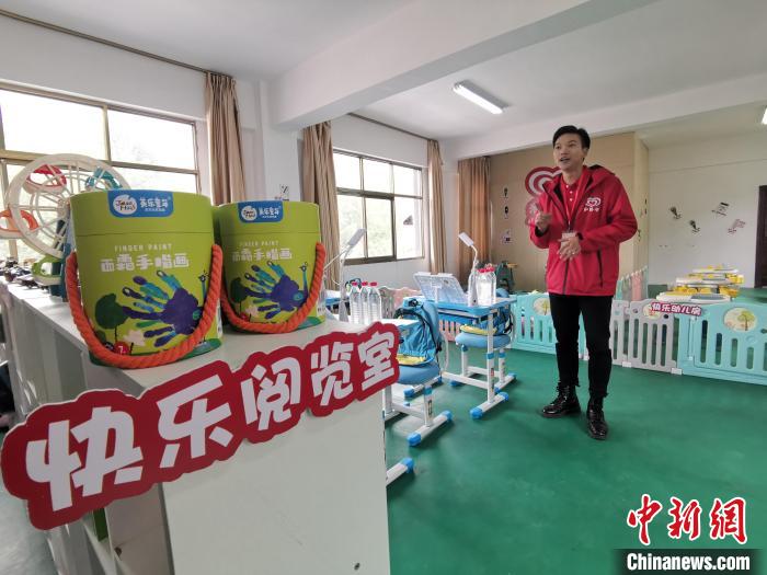 拉薩市堆龍德慶區(qū)幫普村的“心路文化空間”設(shè)有舒適的閱覽室?！≮w延 攝