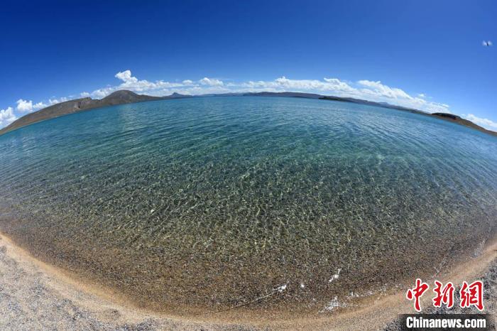 錯(cuò)鄂湖水清澈透明?！?lt;a target='_blank' ></p><p  align=