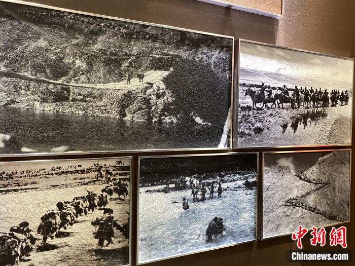 紅樓內(nèi)展廳，圖為昌都戰(zhàn)役中的人民解放軍。彭寧鈴 攝