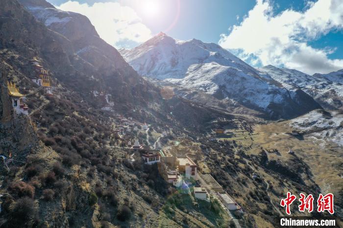 資料圖為拉薩市達孜區(qū)境內(nèi)的扎葉巴寺。　貢嘎來松 攝