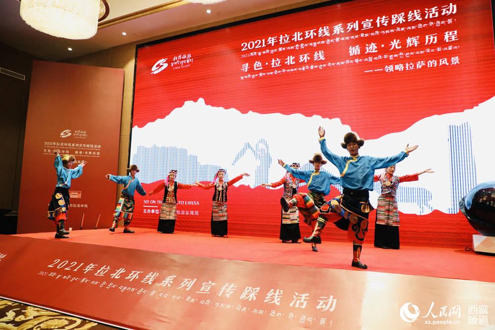 文藝表演。人民網(wǎng) 次仁羅布攝