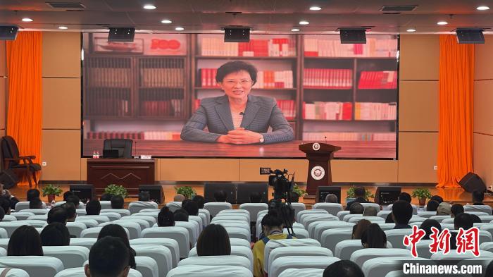 中國(guó)數(shù)百名專家學(xué)者齊聚共商西藏“穩(wěn)定、發(fā)展、生態(tài)、強(qiáng)邊”四件大事