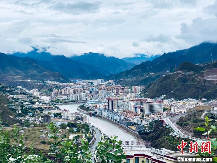 圖為“藏東明珠”昌都?！±罱瓕?攝
