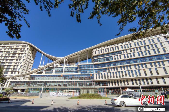 圖為西藏自治區(qū)婦產(chǎn)兒童醫(yī)院，該院填補了西藏沒有省級兒童醫(yī)院(婦幼保健院)的空白?！〗w波 攝