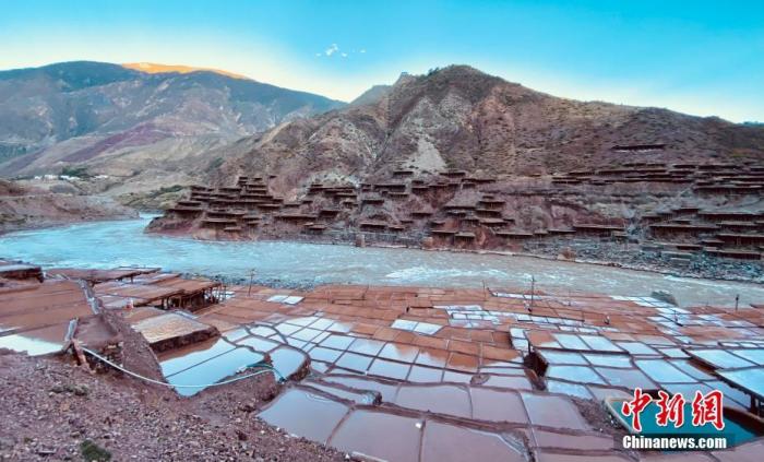 資料圖為芒康千年古鹽田。 <a target='_blank' ><p  align=