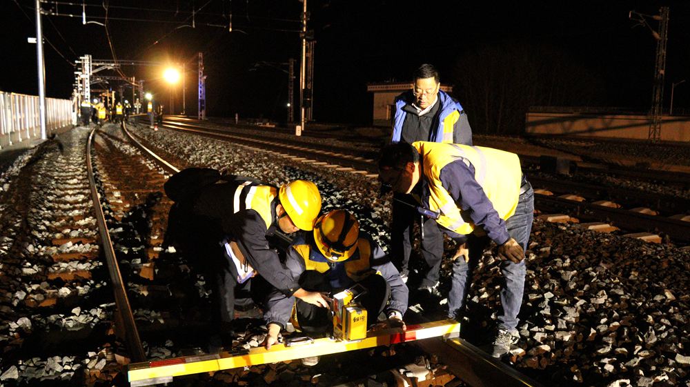 測量作業(yè)。祁國慶攝