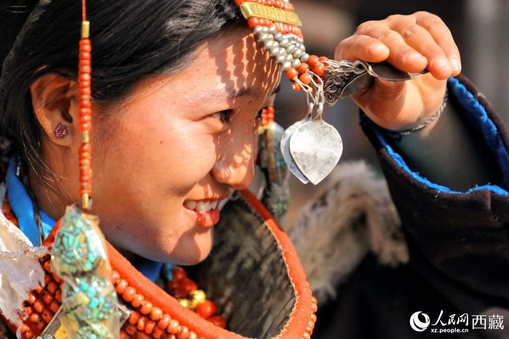 撩起“神秘面紗”。人民網(wǎng) 李海霞