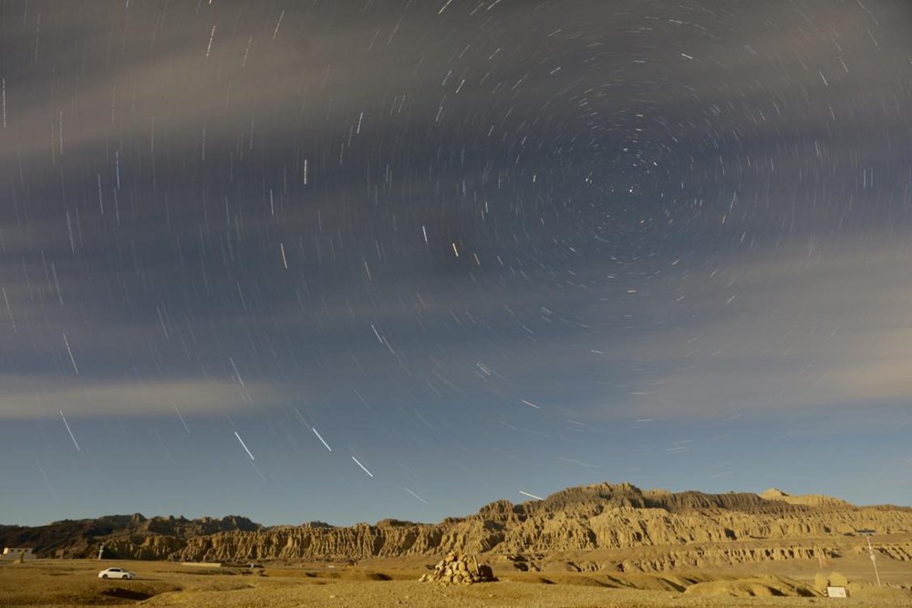 札達(dá)土林上空的星空。旦真次旦攝