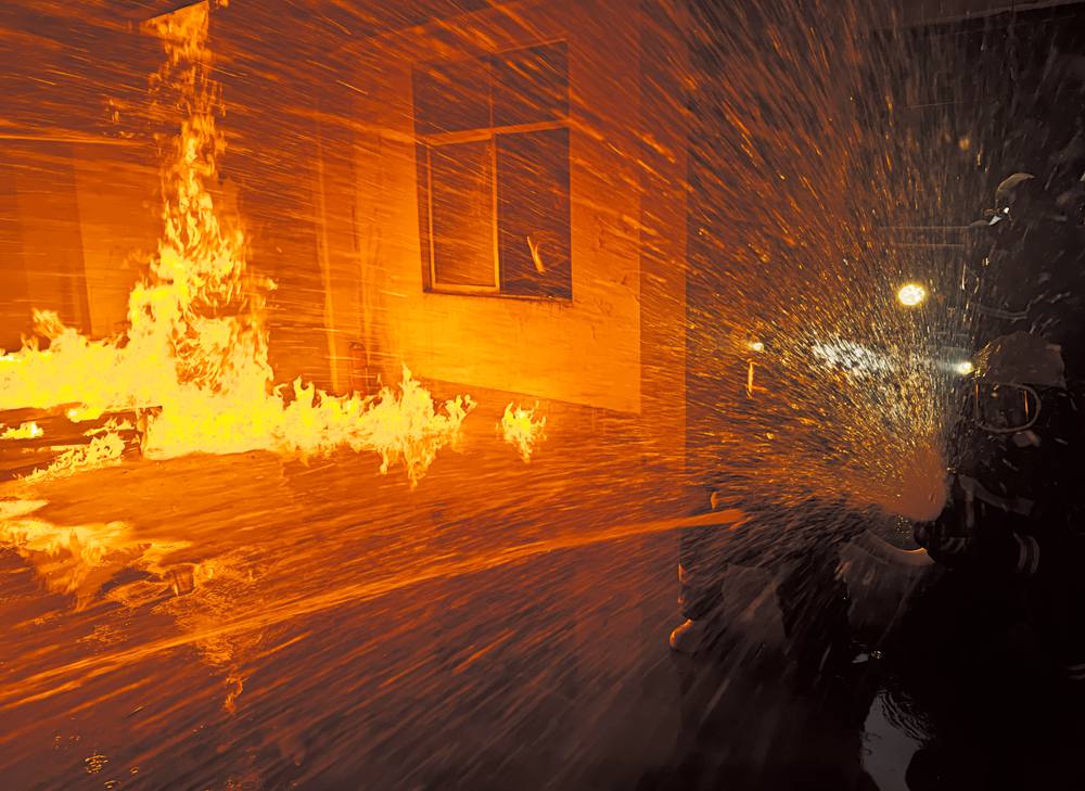 滅火救援演練，畫面震撼。