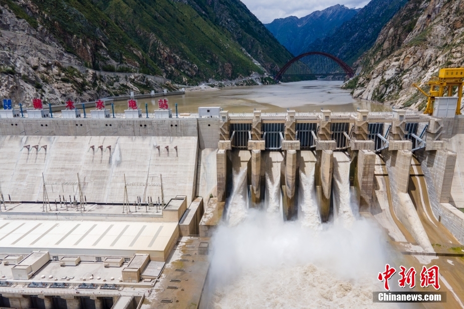 資料圖為2021年8月7日，西藏山南雅魯藏布江上的藏木水電站。（無人機(jī)畫面） <a target='_blank' href='/'><p  align=