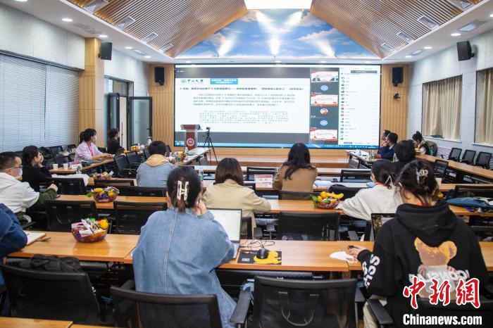 圖為論壇會議現(xiàn)場?！⊥瑬|放 攝