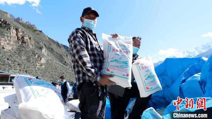 圖為合作社加工完成的優(yōu)質(zhì)糌粑?！〖卫杩h融媒體中心供圖