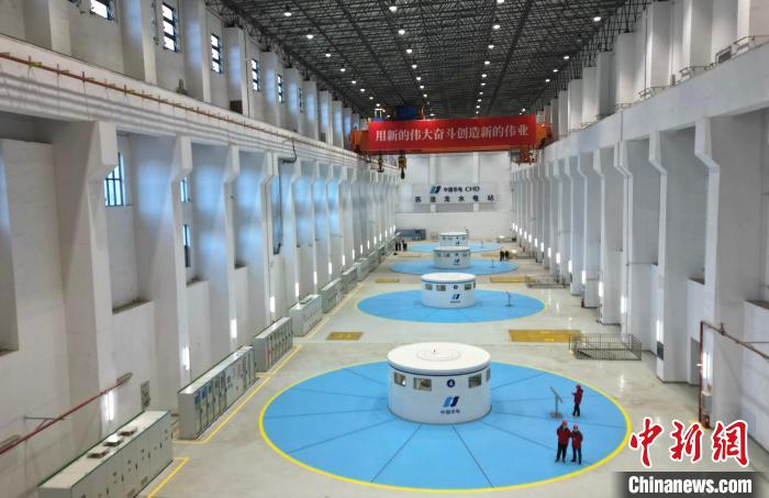 圖為水電站內(nèi)部?！⊥趵凇z