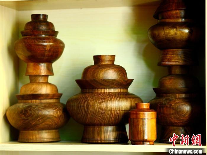 圖為各種木碗成品?！?鄧巴 　攝