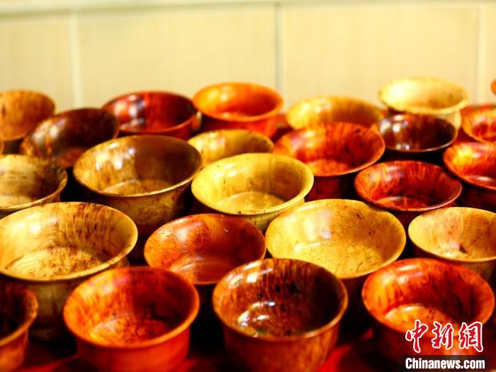 圖為木碗成品?！?鄧巴 　攝