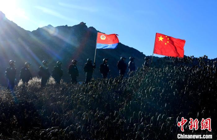 1月6日，移民警察正在乃堆拉巡邏?！±盍?攝