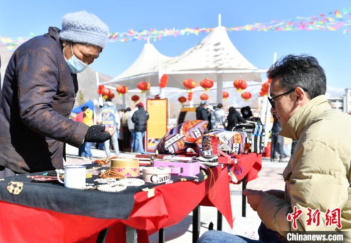 圖為展銷會現(xiàn)場?！∝暩聛硭?攝