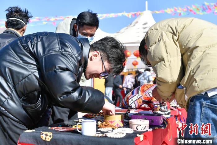 圖為展銷會現(xiàn)場?！∝暩聛硭?攝