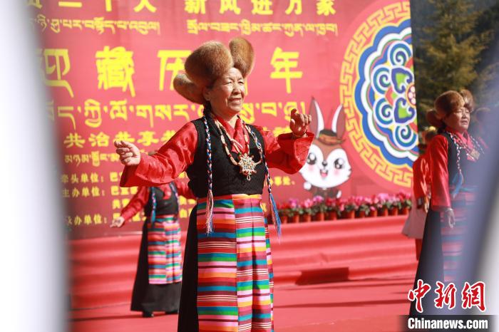 圖為藏歷新年活動(dòng)現(xiàn)場(chǎng)。　張力 攝