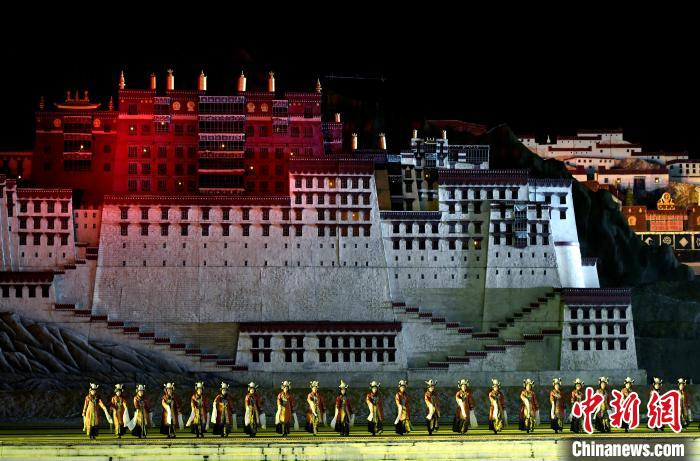 3月17日，西藏拉薩，《文成公主》大型史詩劇演出現(xiàn)場?！±盍?攝