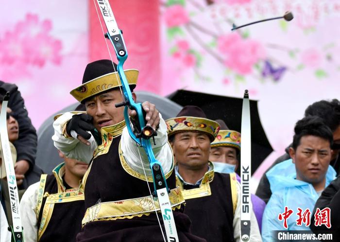 3月28日，選手參加響箭比賽?！±盍?攝