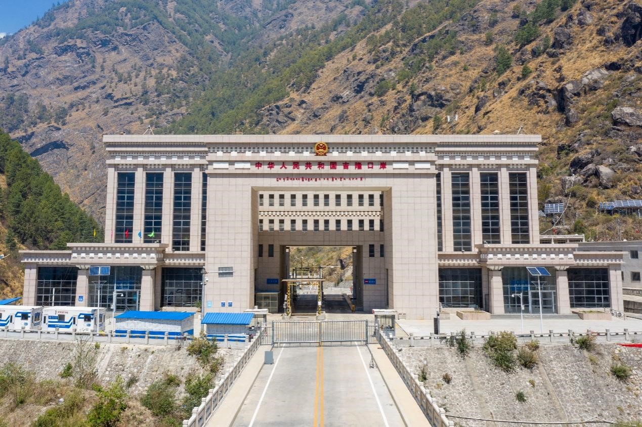 吉隆口岸航拍畫面。人民網(wǎng)記者 唐宋攝