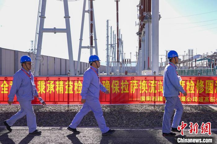 圖為檢修現(xiàn)場。　國網(wǎng)西藏電力有限公司 供圖