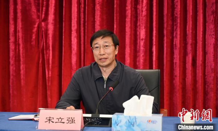 圖為西藏自治區(qū)黨委組織部副部長(zhǎng)、第十批援藏干部人才總領(lǐng)隊(duì)宋立強(qiáng)致辭。