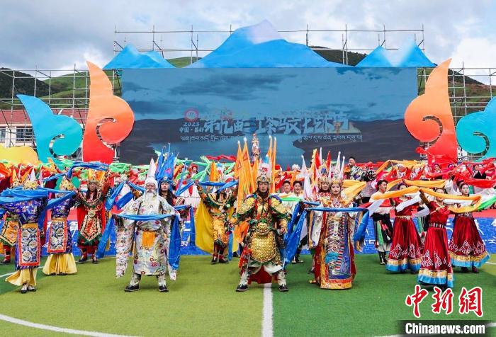 圖為西藏昌都市第九屆三江茶馬文化藝術(shù)節(jié)(芒康會(huì)場)開幕式現(xiàn)場?!〔际忻⒖悼h委宣傳部供圖