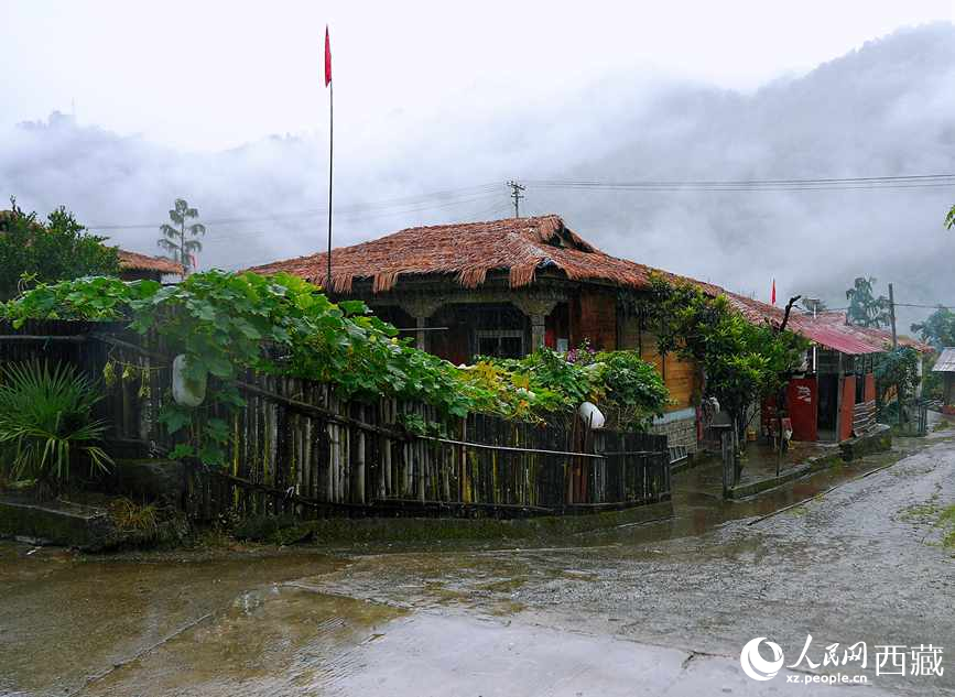 門巴族的特色庭院。