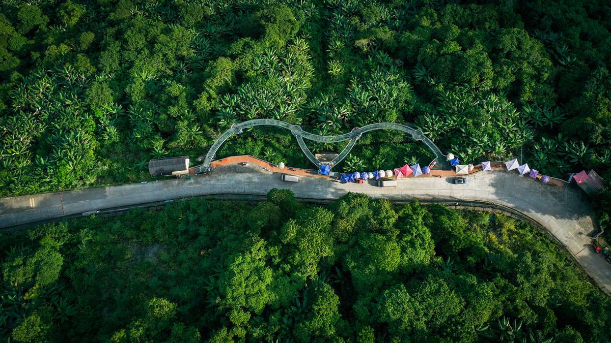 無(wú)人機(jī)航拍墨脫縣果果塘大拐彎觀景臺(tái)。人民網(wǎng)記者 次仁羅布攝