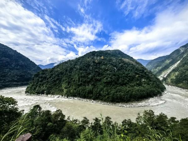 幾代建設(shè)者，歷經(jīng)半個(gè)多世紀(jì)完成！這是一條怎樣的公路？