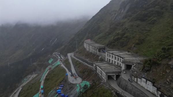 幾代建設(shè)者，歷經(jīng)半個(gè)多世紀(jì)完成！這是一條怎樣的公路？