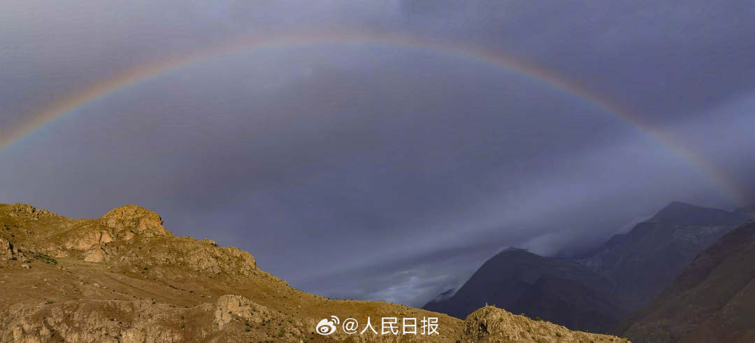 接好運！青藏高原現(xiàn)巨大彩虹橋