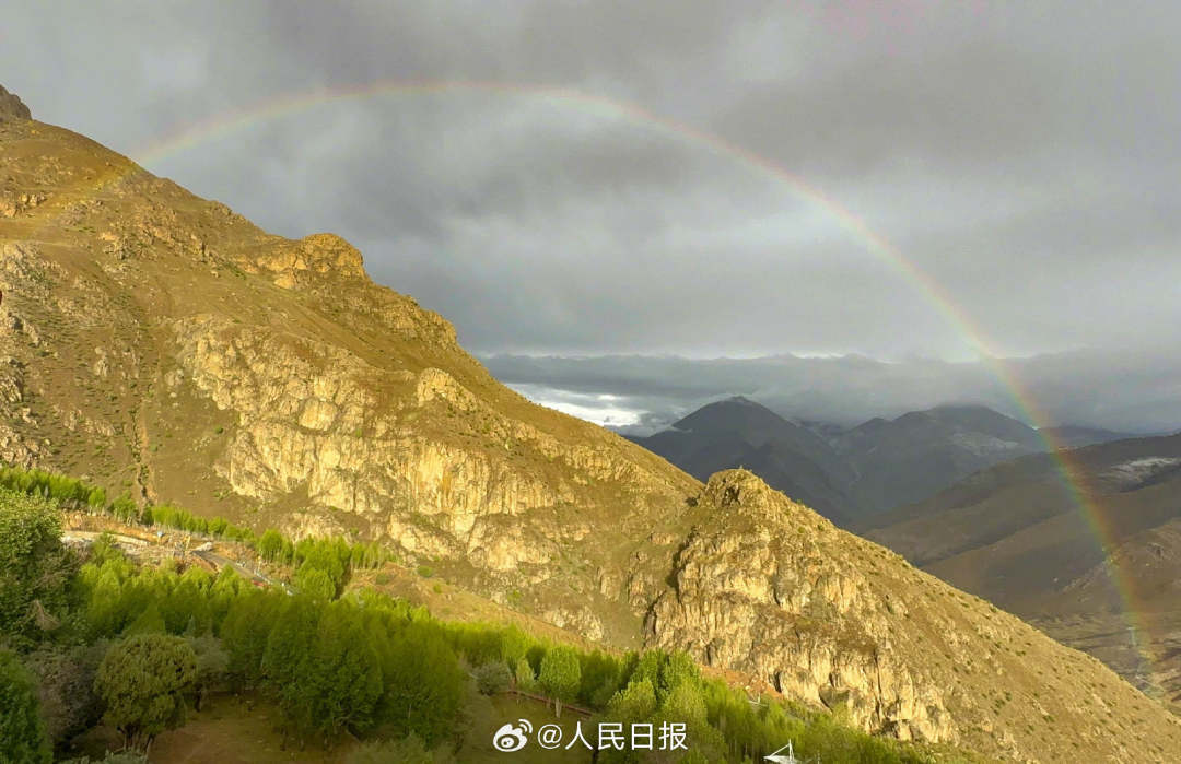 接好運！青藏高原現(xiàn)巨大彩虹橋
