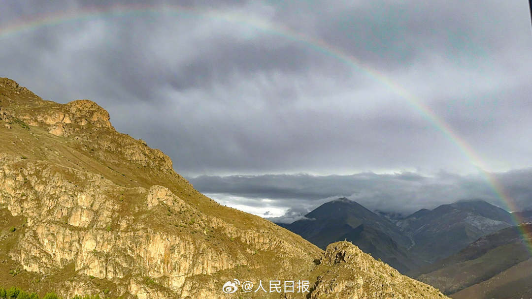 接好運！青藏高原現(xiàn)巨大彩虹橋