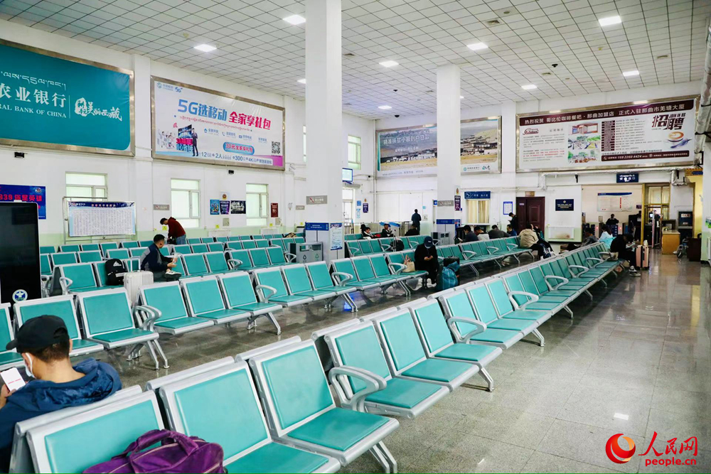 火車站內(nèi)景。人民網(wǎng)記者 次仁羅布攝