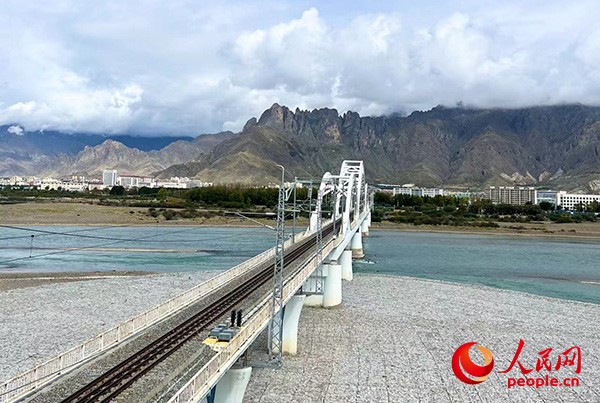 拉薩河特大橋。張敏穎 攝