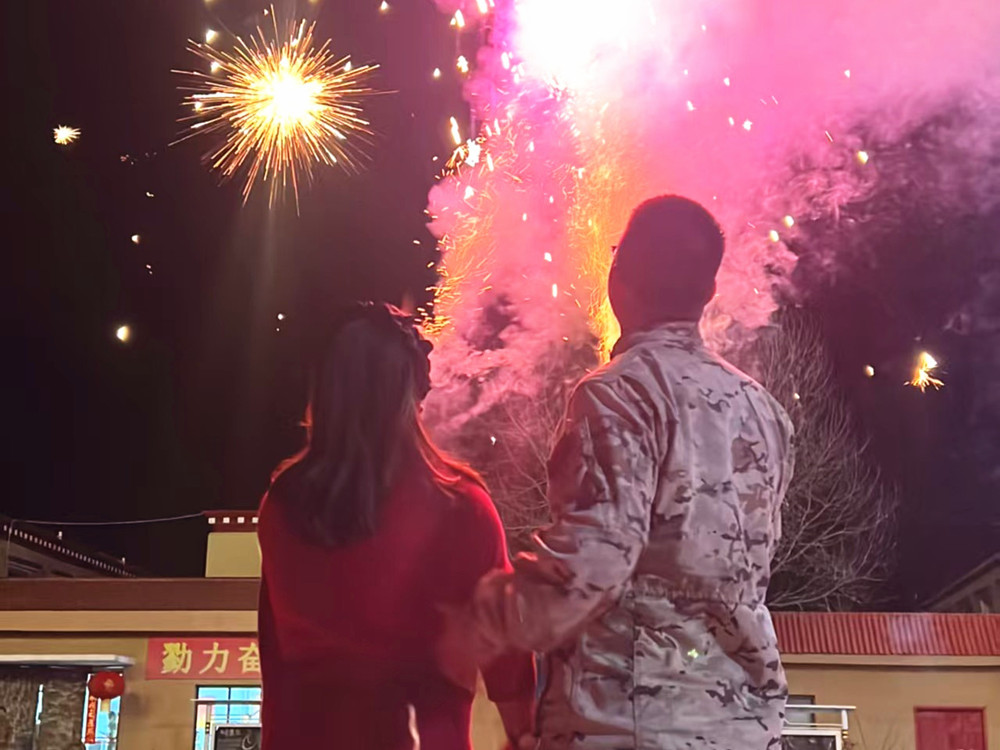 來隊家屬的溫馨瞬間?；粢綌z