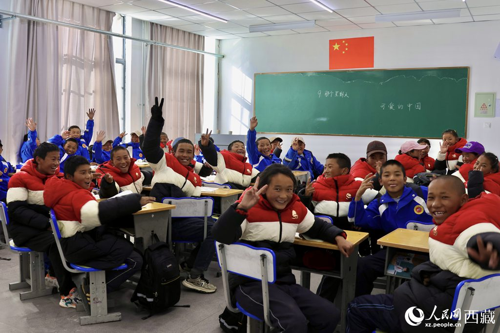 安置在定日縣委黨校讀書(shū)的學(xué)生。人民日?qǐng)?bào)記者 鮮敢攝